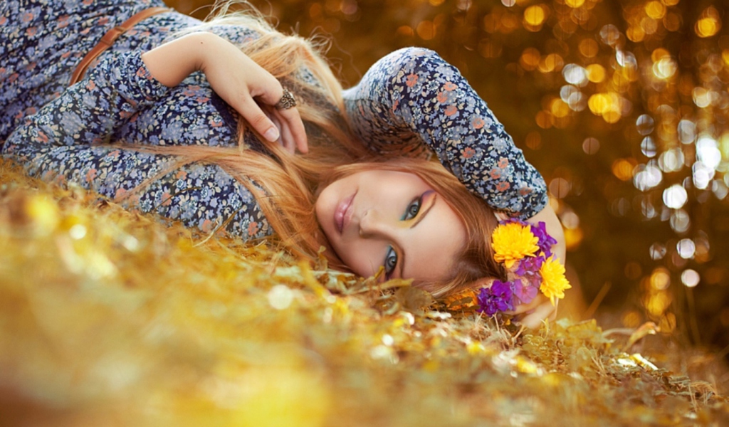 Das Romantic Girl With Flowers Wallpaper 1024x600