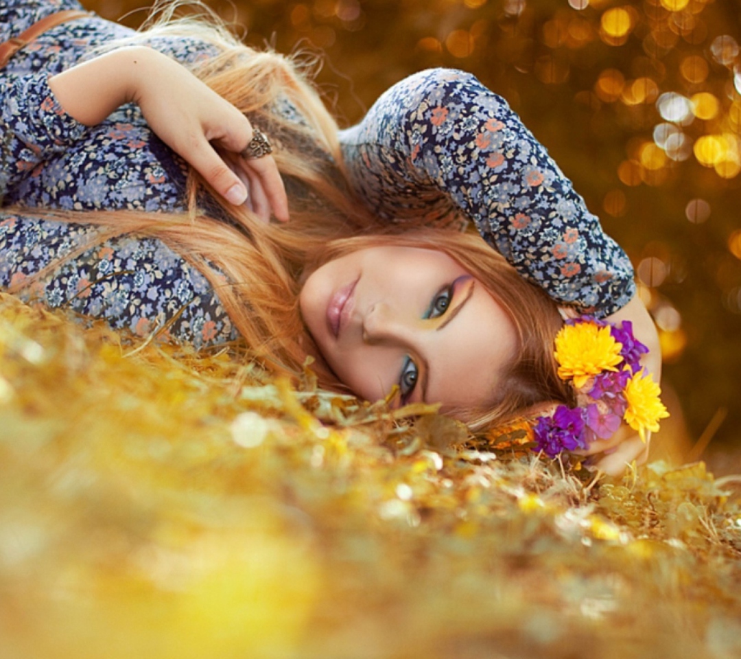 Sfondi Romantic Girl With Flowers 1080x960