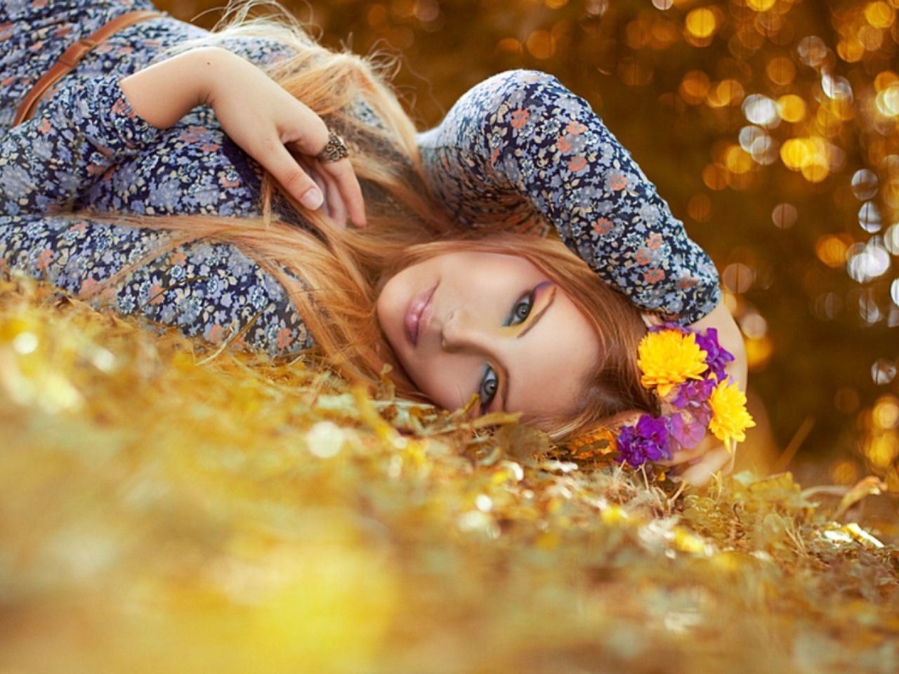 Sfondi Romantic Girl With Flowers 1280x960