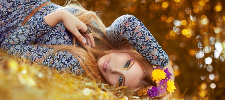 Das Romantic Girl With Flowers Wallpaper 720x320