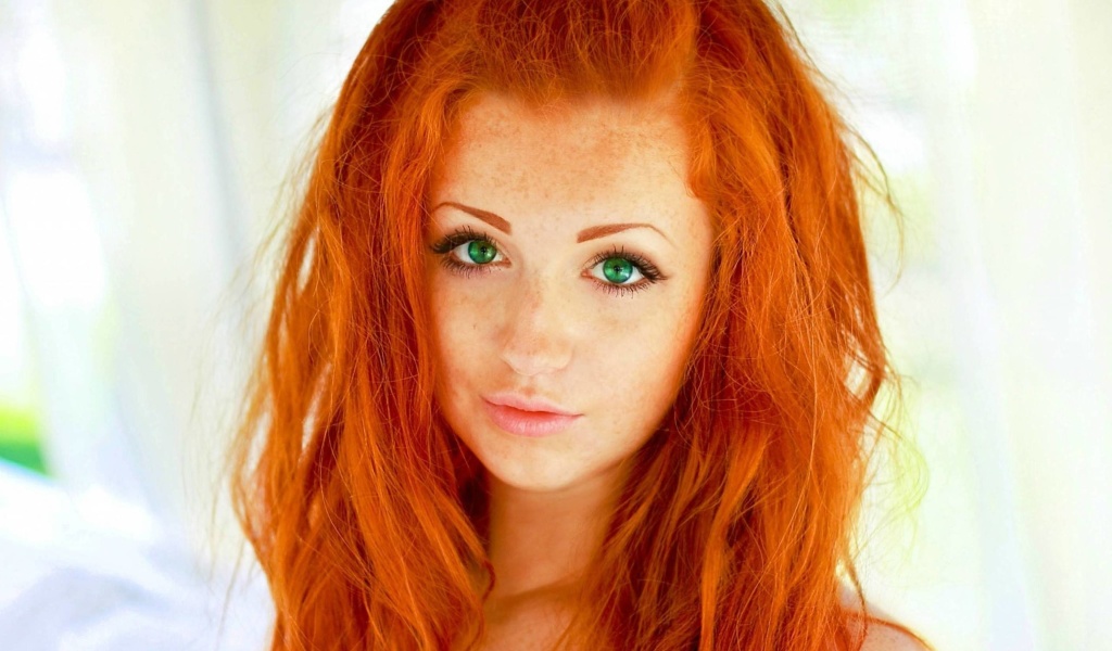 Das Redhead Girl Wallpaper 1024x600