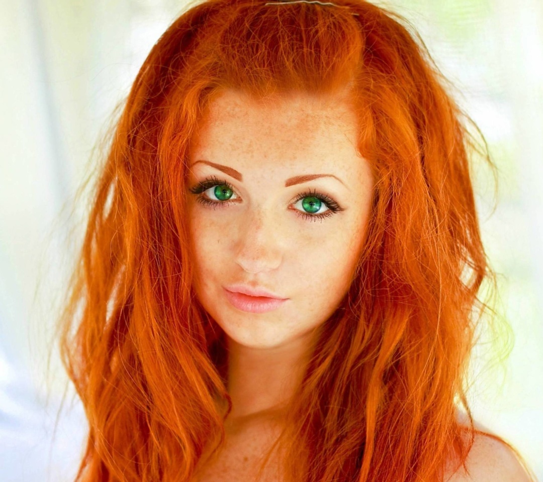 Fondo de pantalla Redhead Girl 1080x960