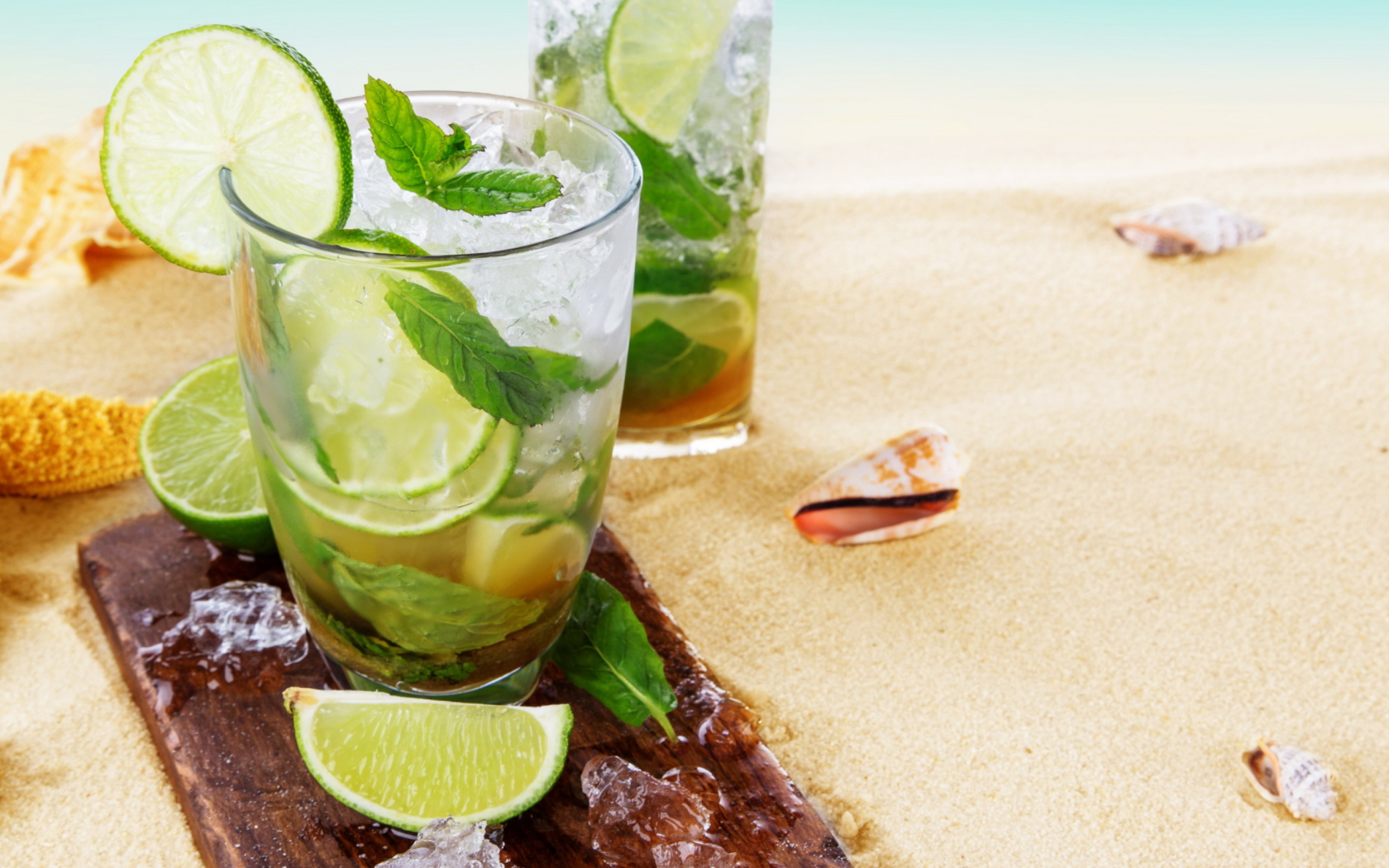 Mojito On Beach wallpaper 1680x1050