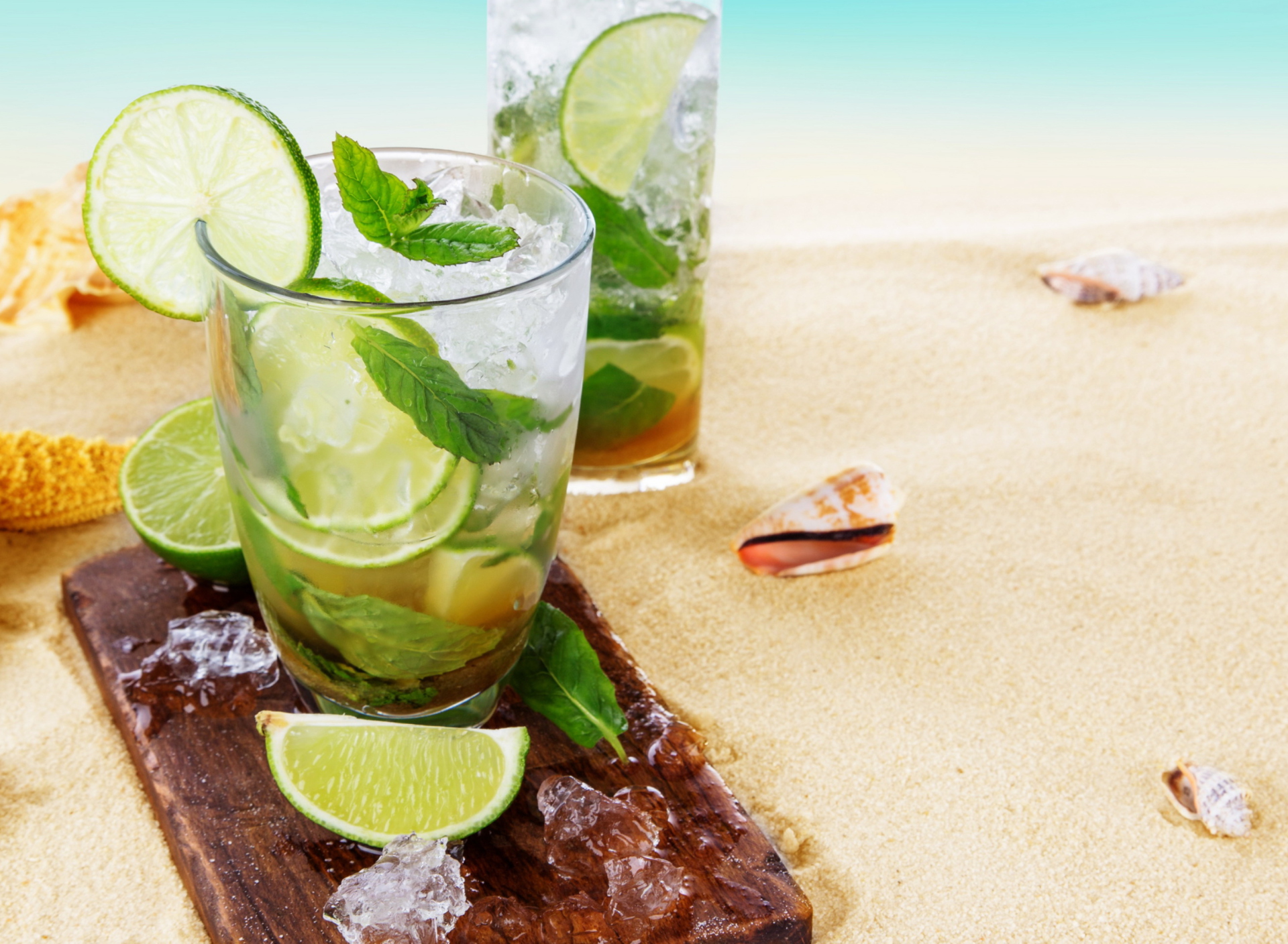 Mojito On Beach wallpaper 1920x1408