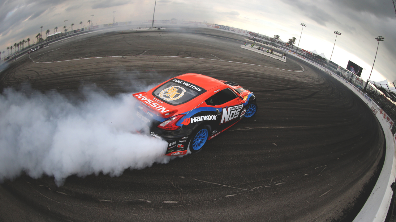 Обои Nissan 370Z Drift 1280x720