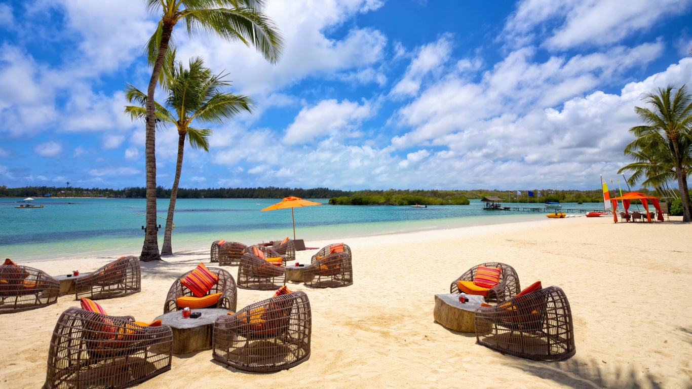 Das Resort on Paradise Island Wallpaper 1366x768
