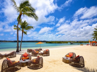 Resort on Paradise Island wallpaper 320x240