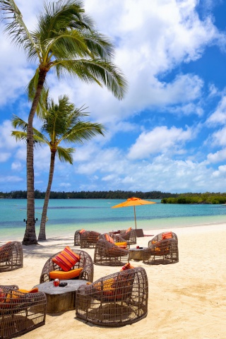 Das Resort on Paradise Island Wallpaper 320x480