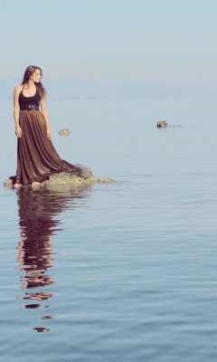 Girl, Sea And Reflection screenshot #1 240x400
