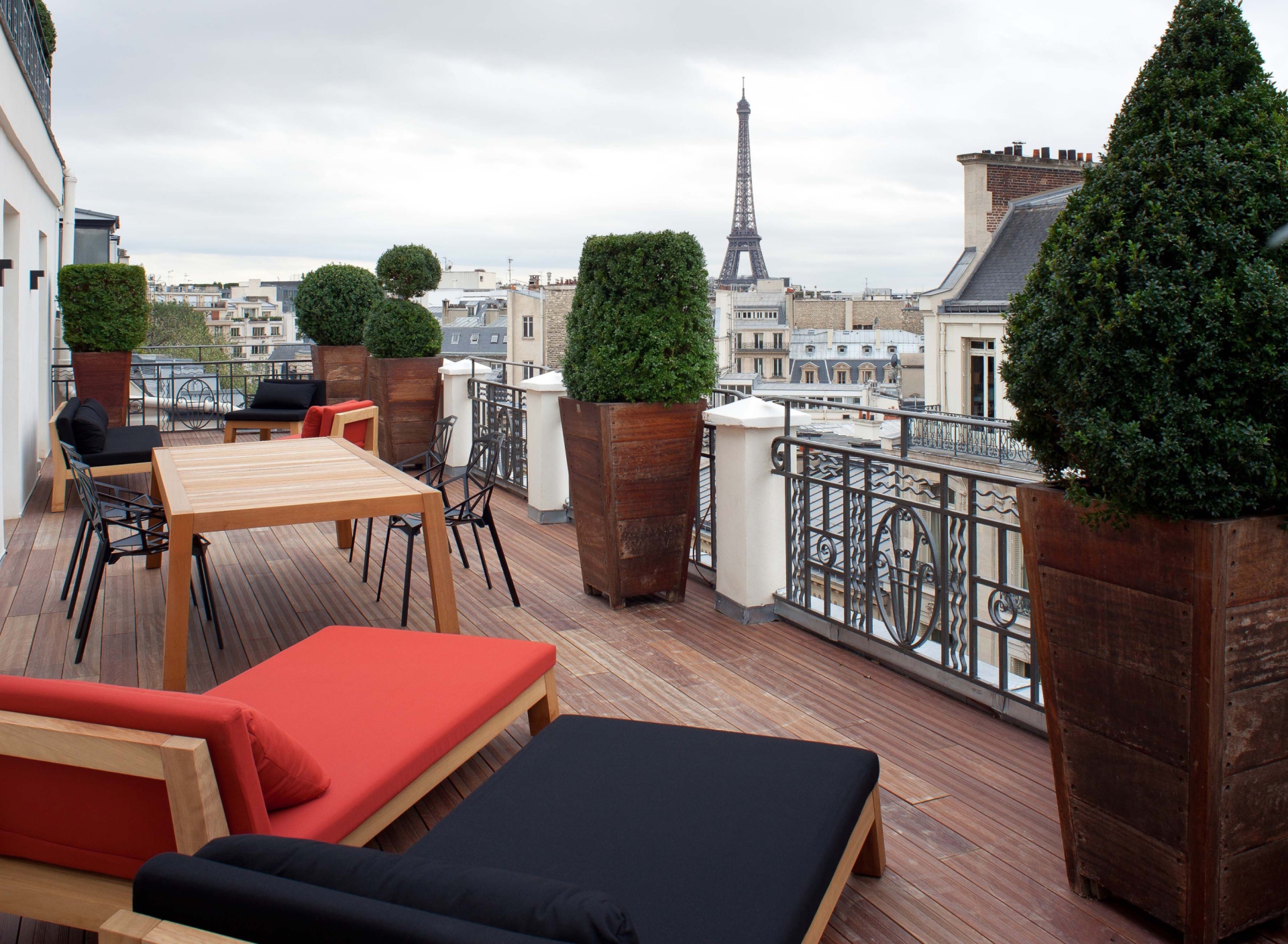 Обои Best Balcony In Paris 1920x1408