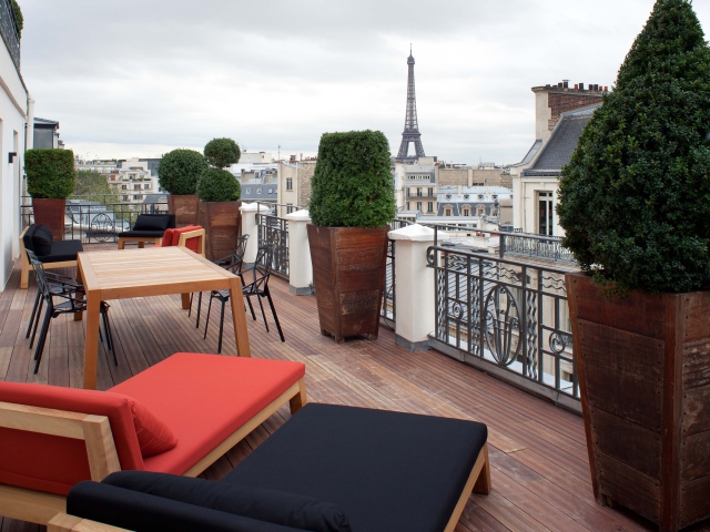 Best Balcony In Paris wallpaper 640x480