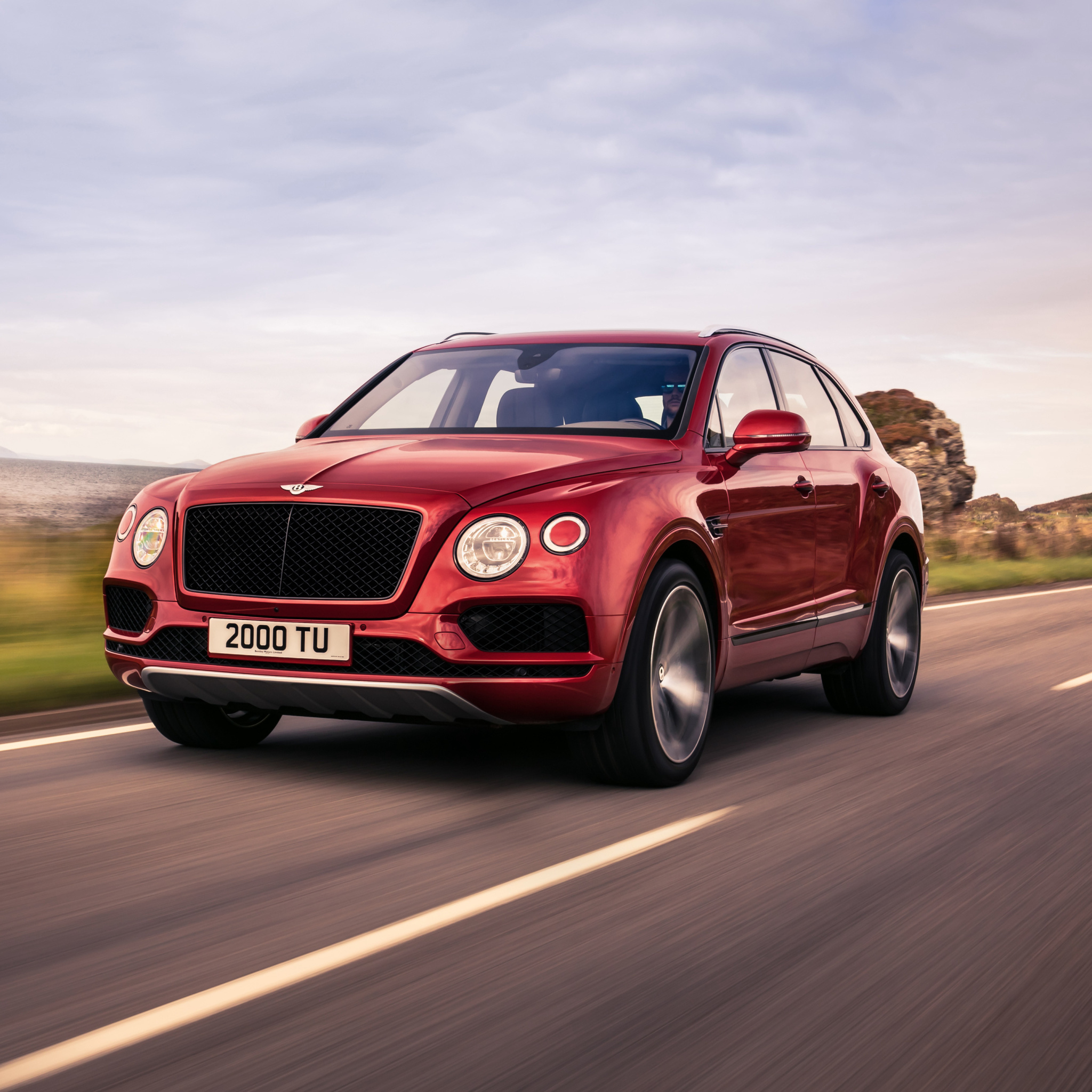 Fondo de pantalla Bentley Bentayga Luxury V8 SUV 2048x2048