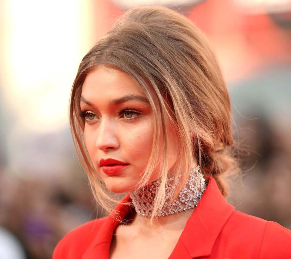 Gigi Hadid Super Model wallpaper 960x854