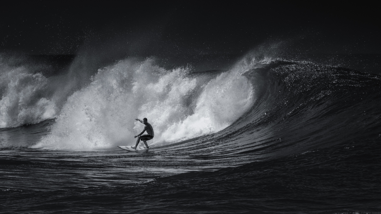 Black And White Surfing wallpaper 1280x720