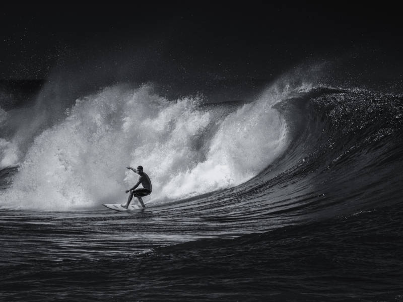 Fondo de pantalla Black And White Surfing 800x600