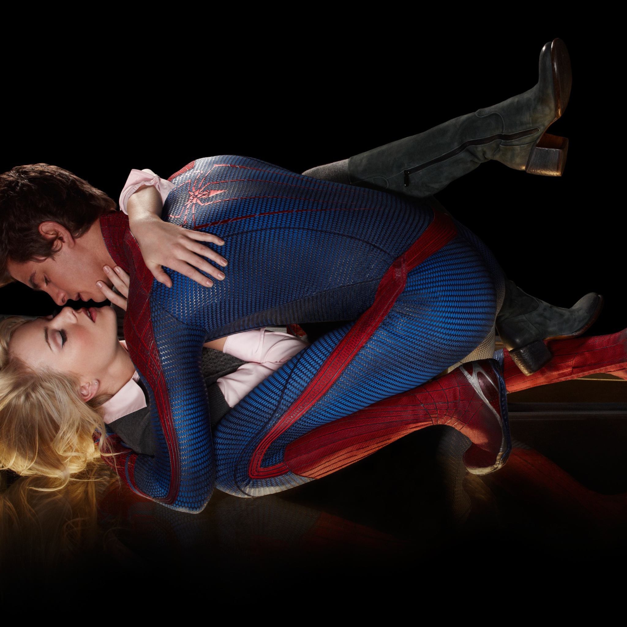 Обои Amazing Spider Man Love Kiss 2048x2048
