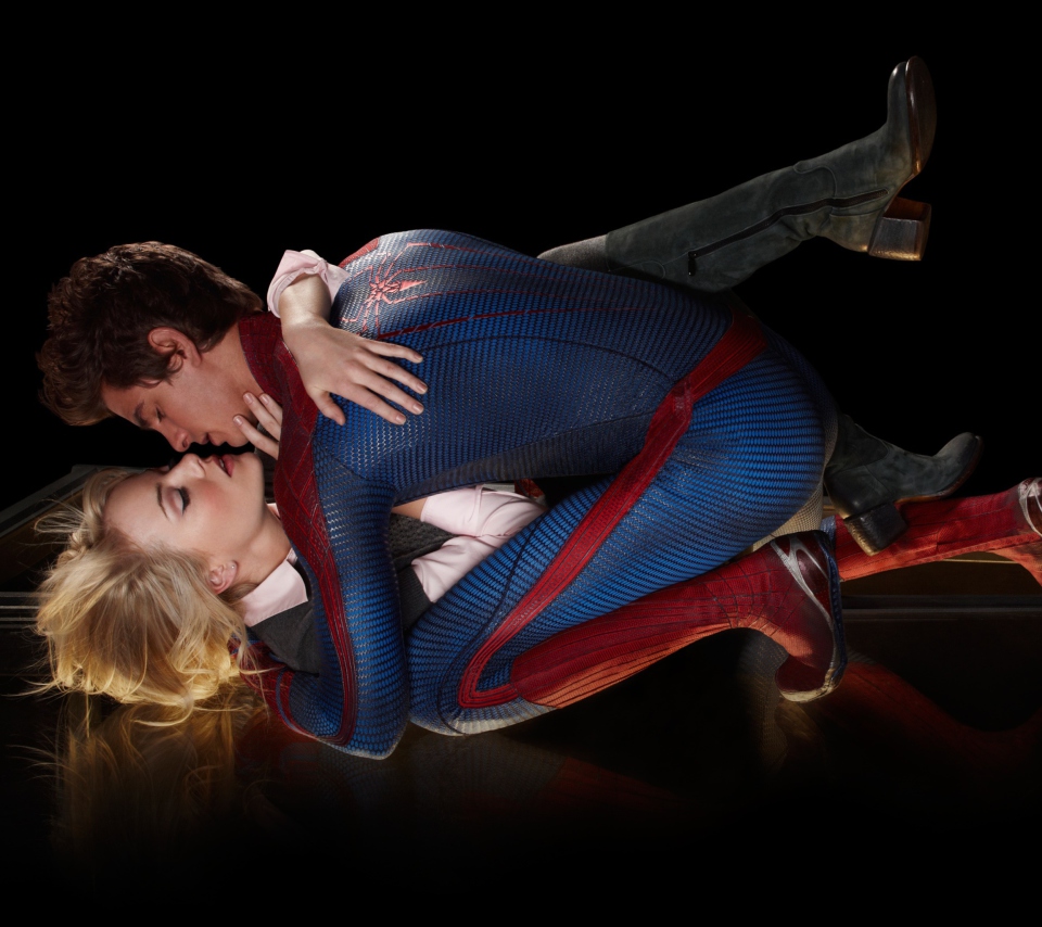 Обои Amazing Spider Man Love Kiss 960x854