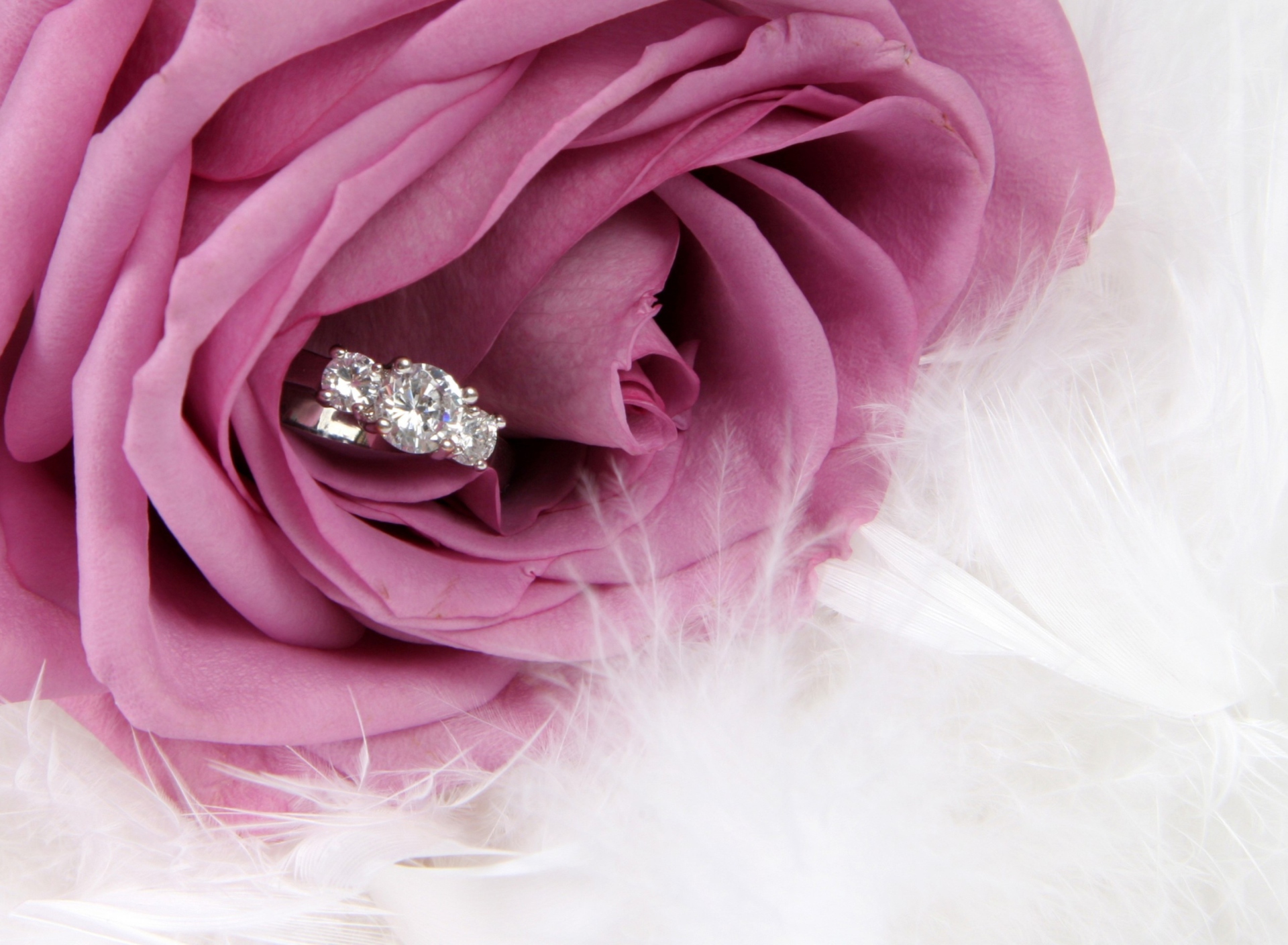 Screenshot №1 pro téma Engagement Ring In Pink Rose 1920x1408