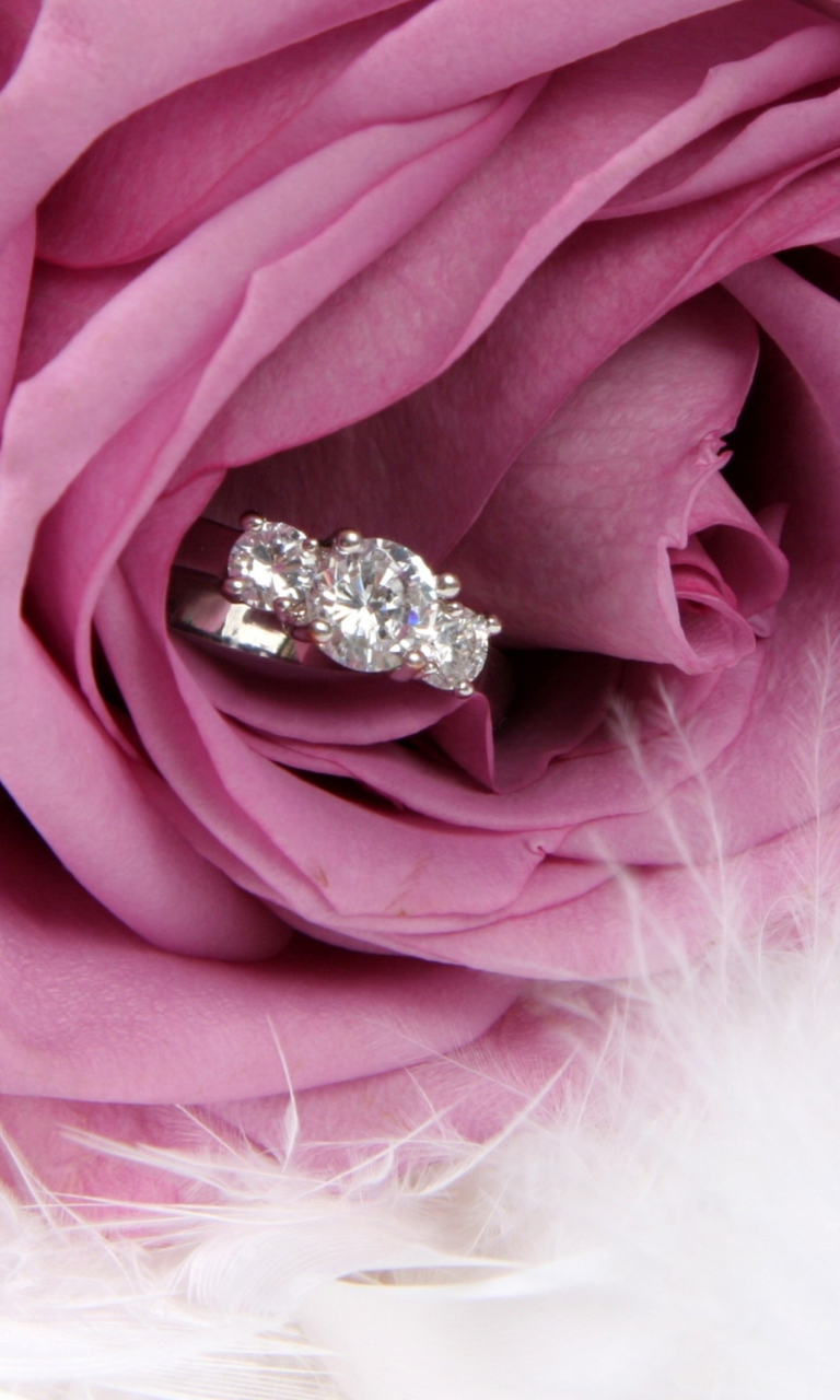 Обои Engagement Ring In Pink Rose 768x1280