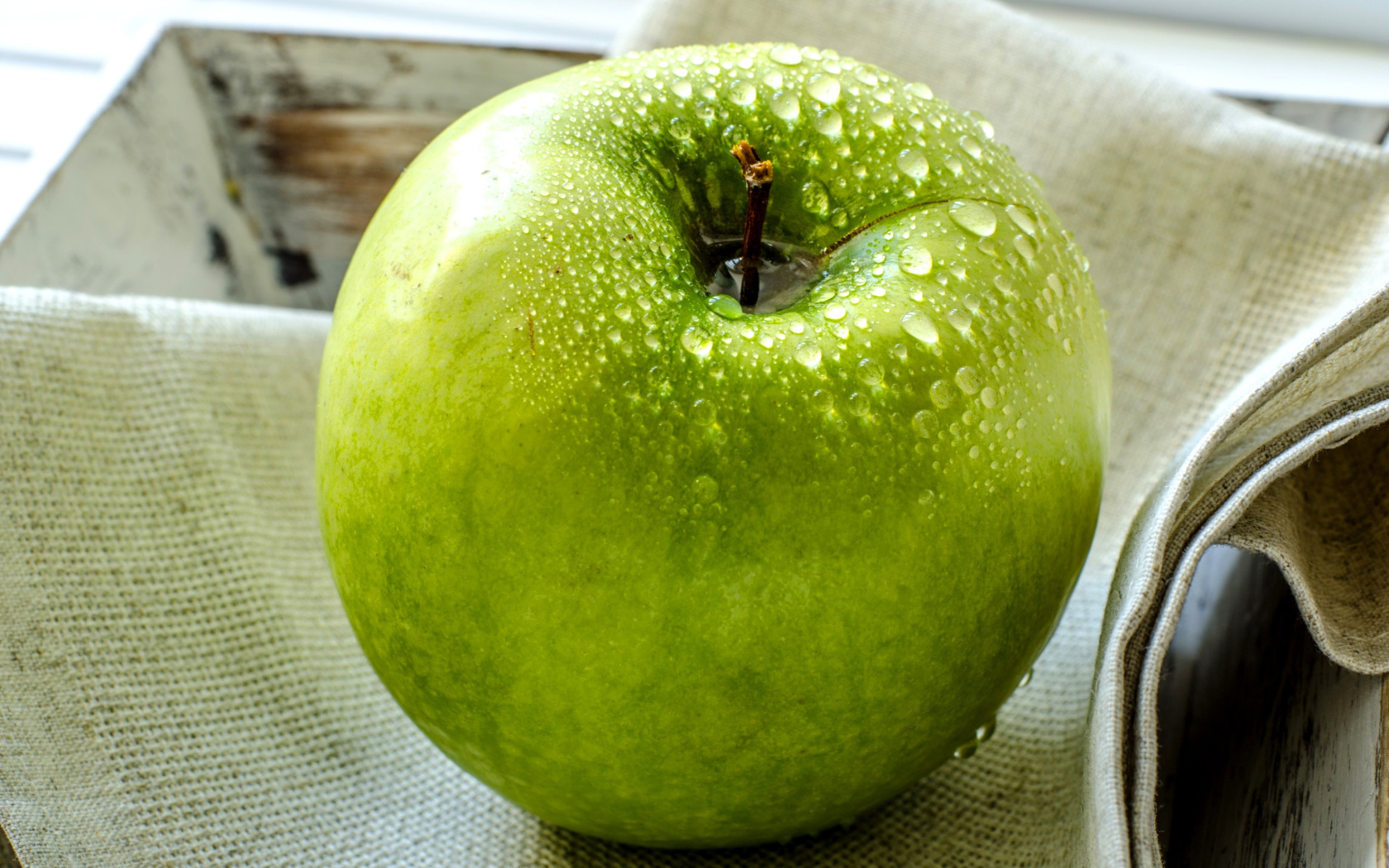 Обои Green Apple 1680x1050