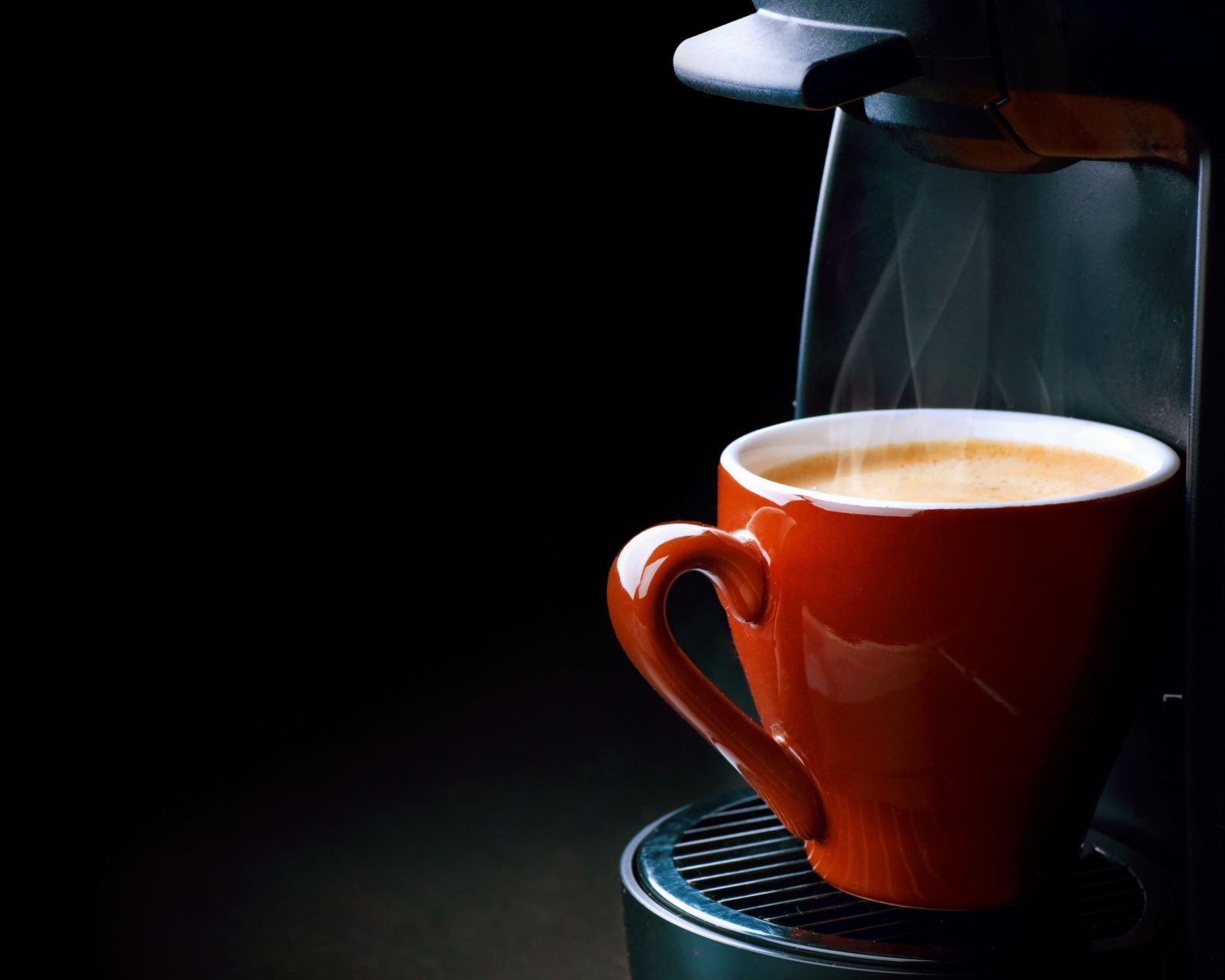 Espresso from Coffee Machine wallpaper 1600x1280