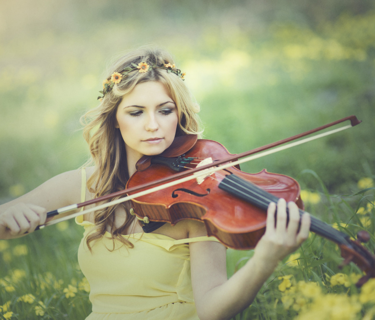 Sfondi Girl Violinist 1200x1024