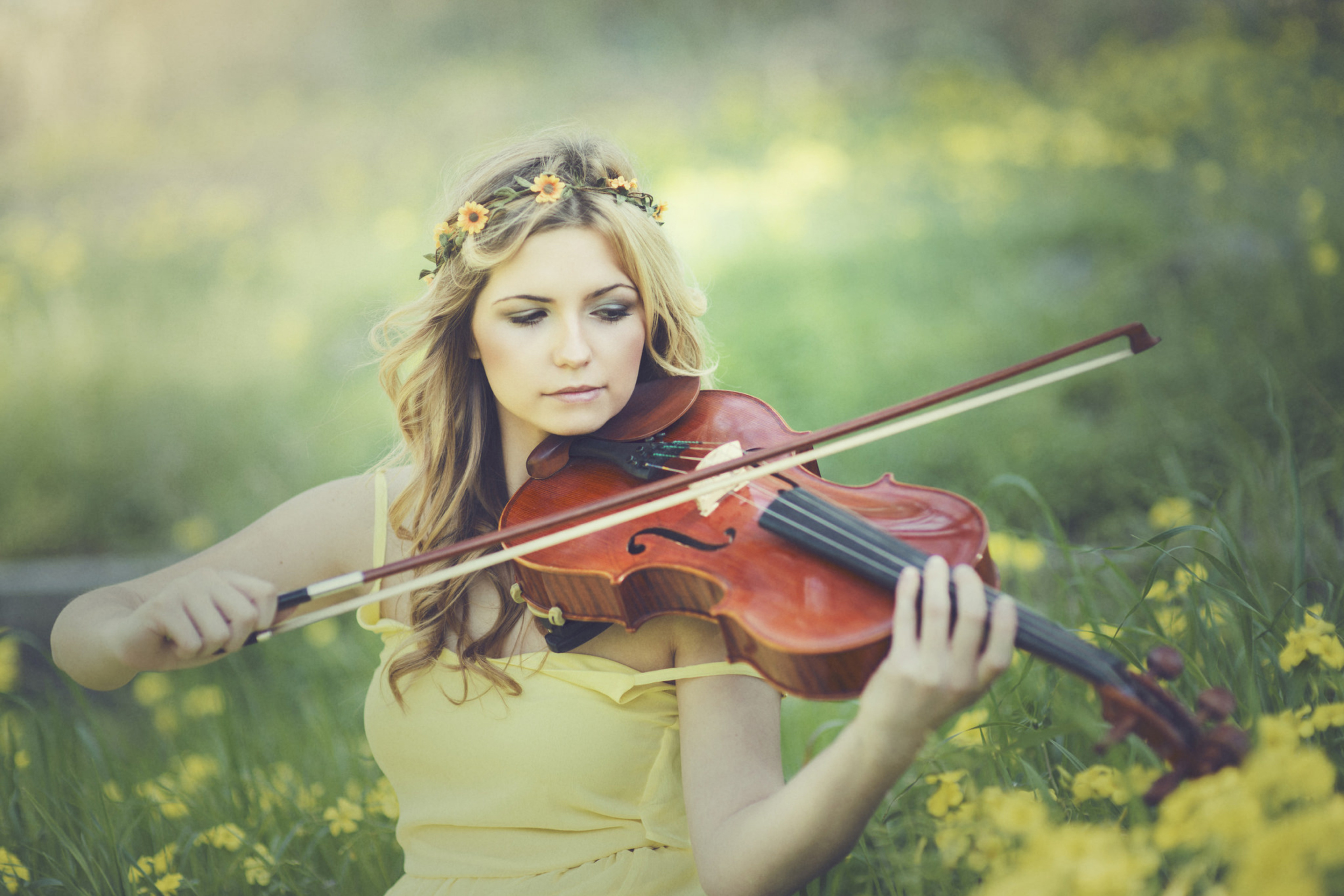 Музыка красивый молодой. Алена Баева скрипачка. Thomas Keller скрипачка.