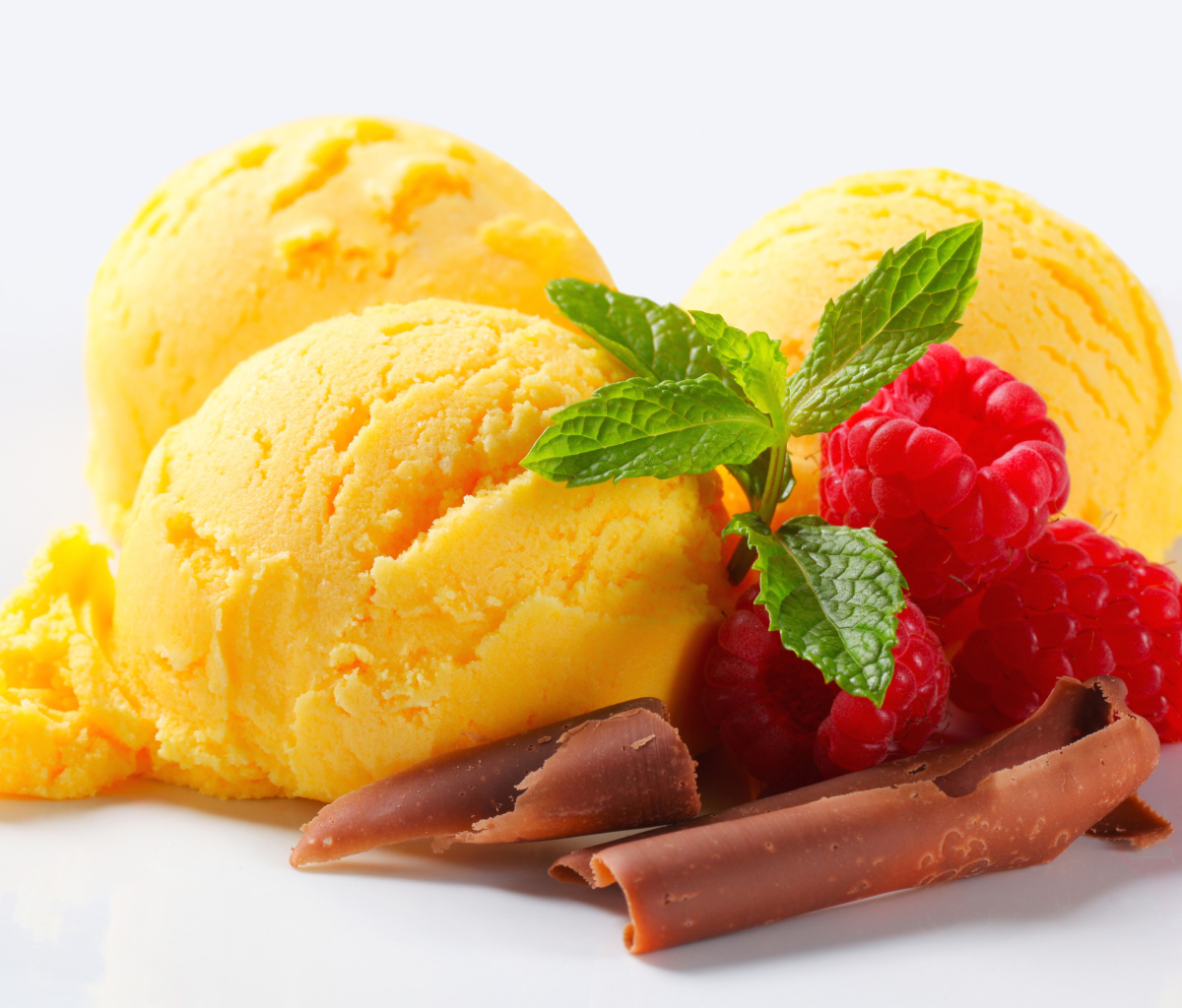 Sfondi Ice cream with strawberry 1200x1024