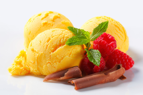 Обои Ice cream with strawberry 480x320
