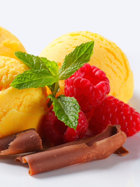 Обои Ice cream with strawberry 480x640
