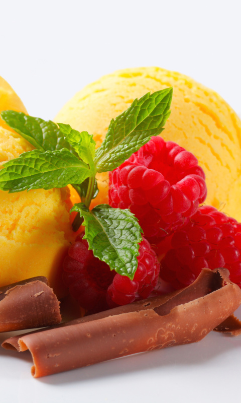 Sfondi Ice cream with strawberry 480x800