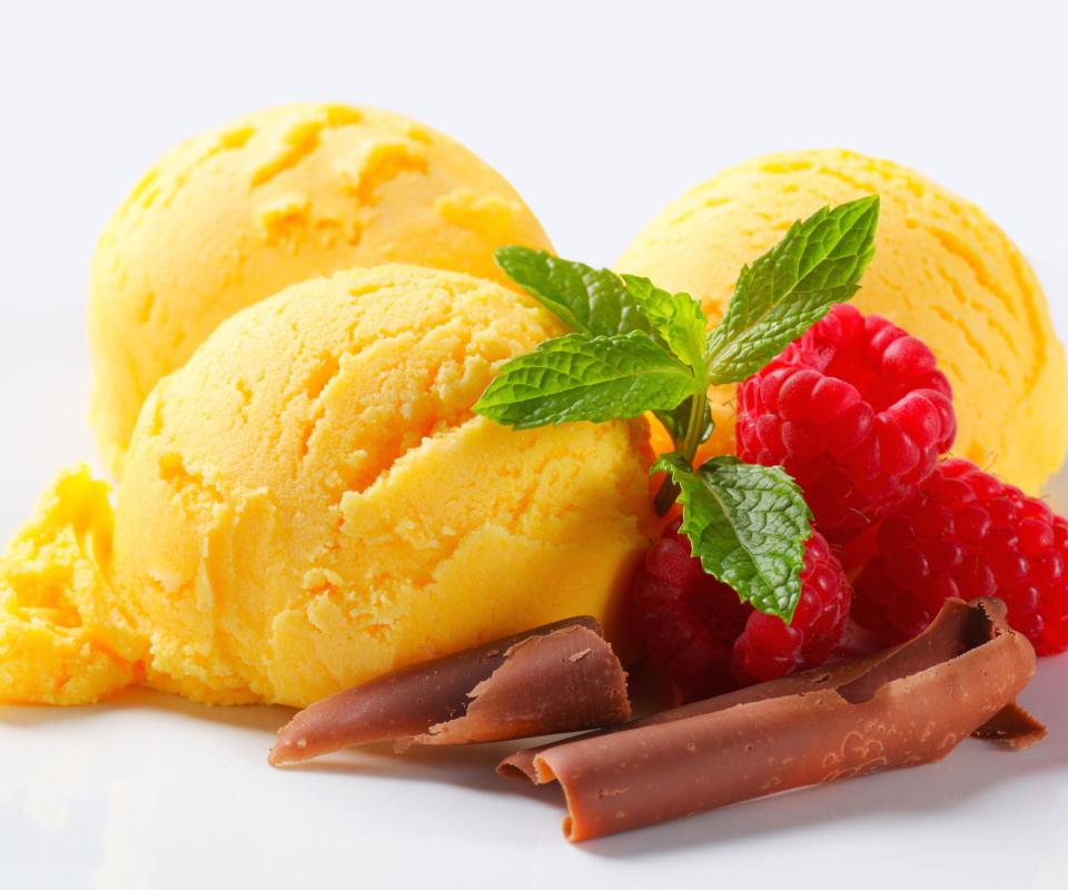 Sfondi Ice cream with strawberry 960x800