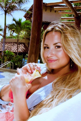 Demi Lovato Summer 2012 screenshot #1 320x480