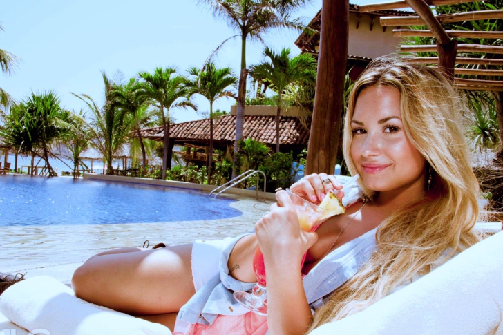 Demi Lovato Summer 2012 screenshot #1