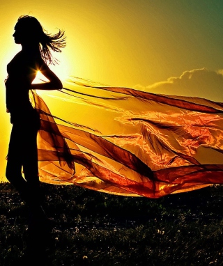 Kostenloses Girl In Sunrise Wallpaper für 240x320