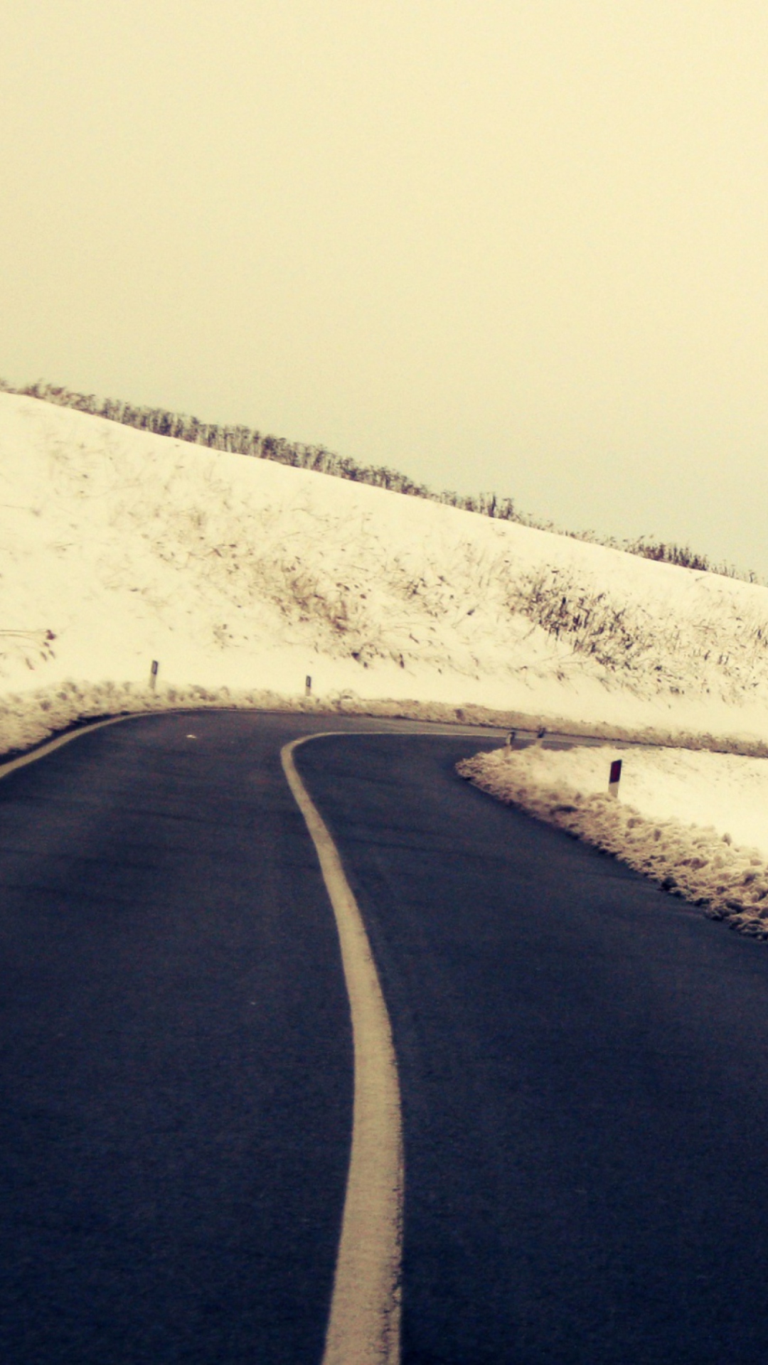 Winter Road screenshot #1 1080x1920