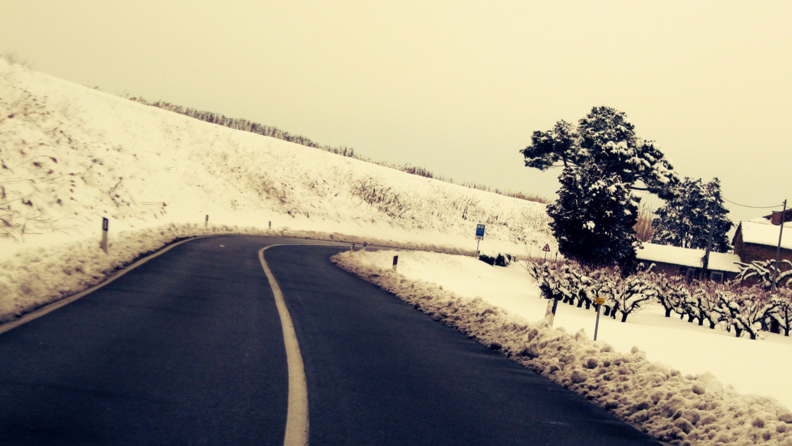 Обои Winter Road 1600x900