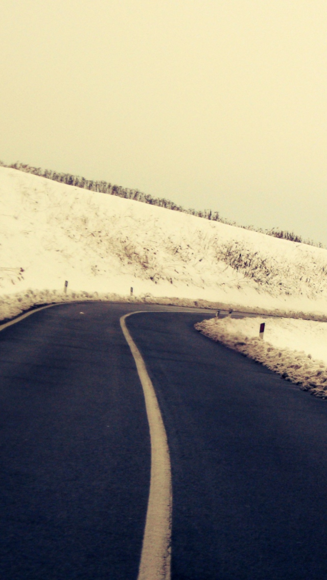 Winter Road screenshot #1 640x1136