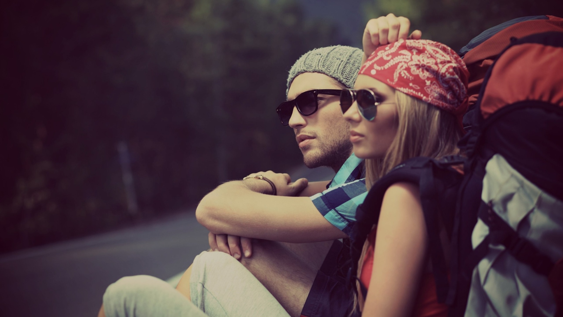 Fondo de pantalla Man and Girl Hiking 1920x1080