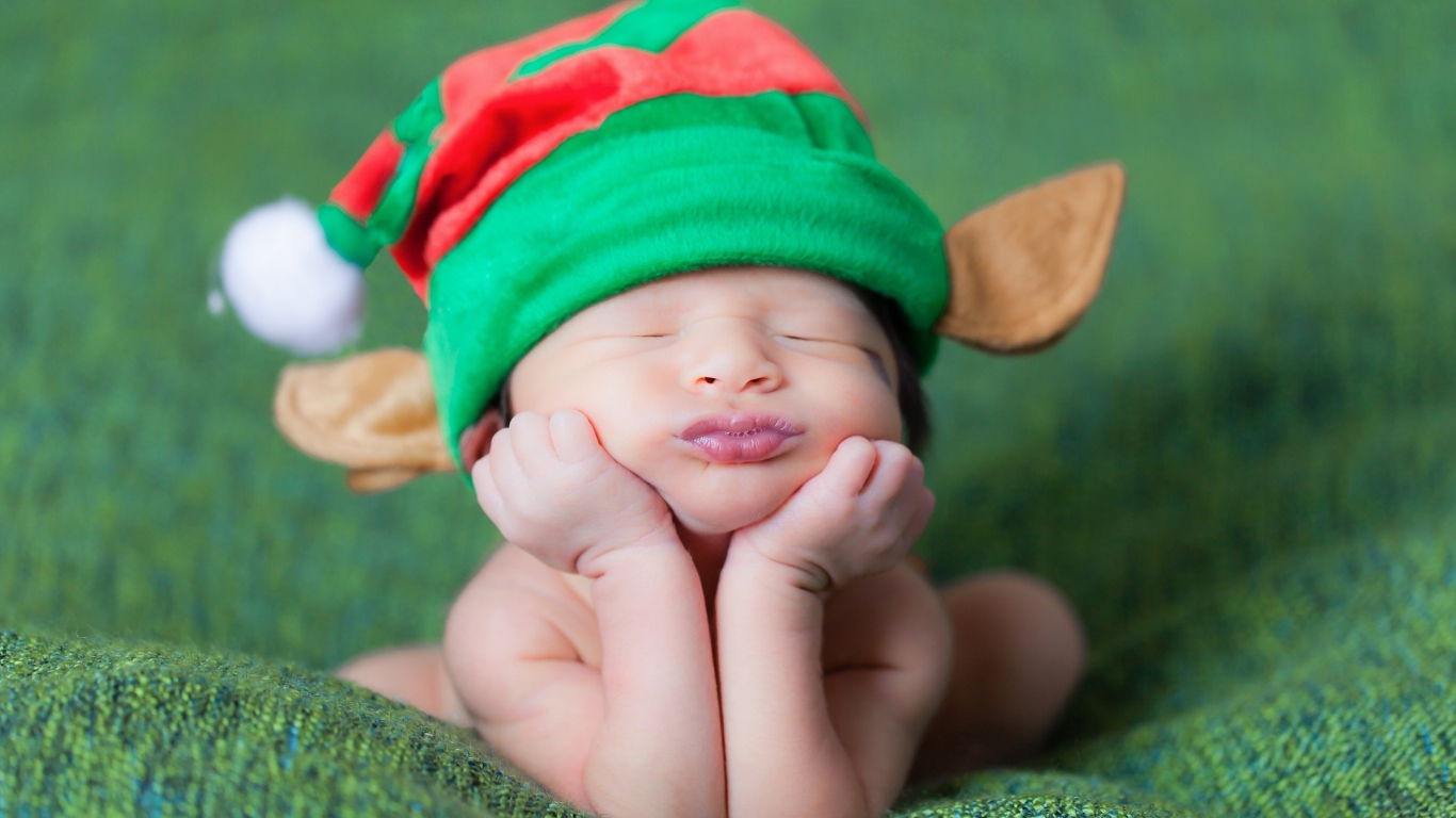 Cute Baby Elf wallpaper 1366x768