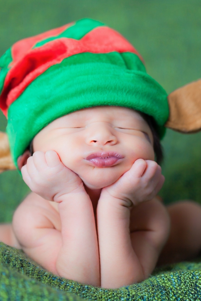 Das Cute Baby Elf Wallpaper 640x960