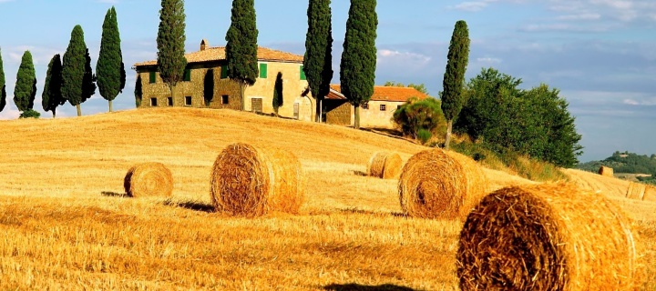 Fondo de pantalla Haystack in Italy 720x320