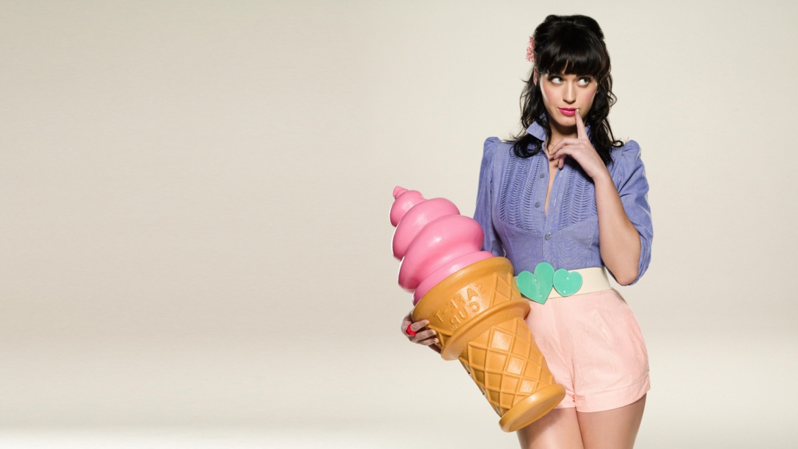Обои Katy Perry Ice-Cream 1600x900