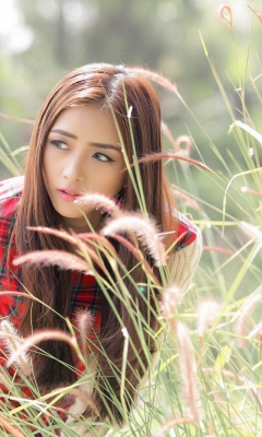 Das Asian Girl In Field Wallpaper 240x400