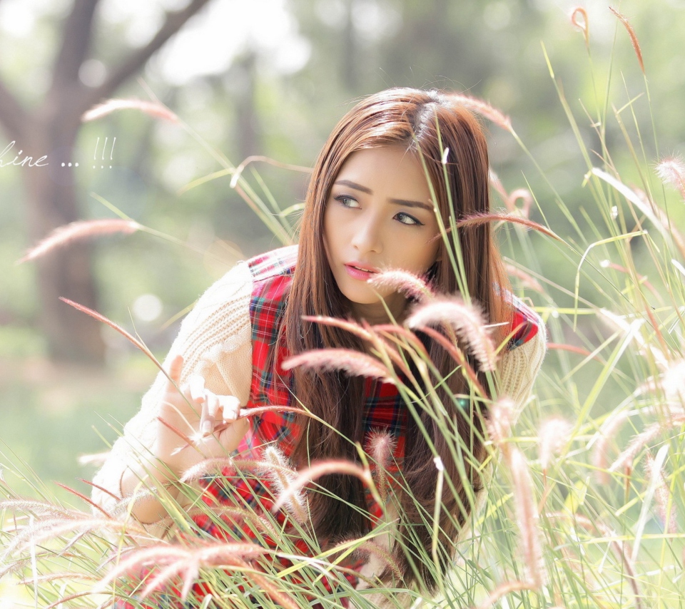 Обои Asian Girl In Field 960x854