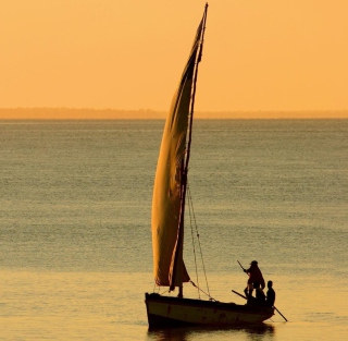 Sailing In Ocean sfondi gratuiti per iPad mini