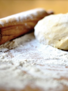 Sfondi Good dough 240x320