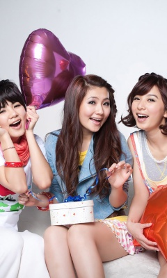 Selina Jen from SHE Taiwanese Mandopop Girl Group screenshot #1 240x400