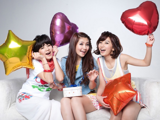 Обои Selina Jen from SHE Taiwanese Mandopop Girl Group 640x480