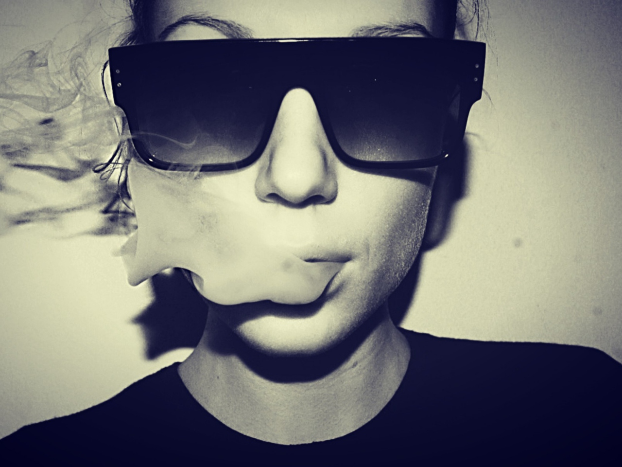 Sunglasses And Smoke screenshot #1 1280x960